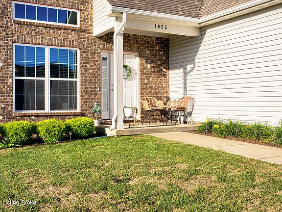 3rd image of 1025 Stratton Way