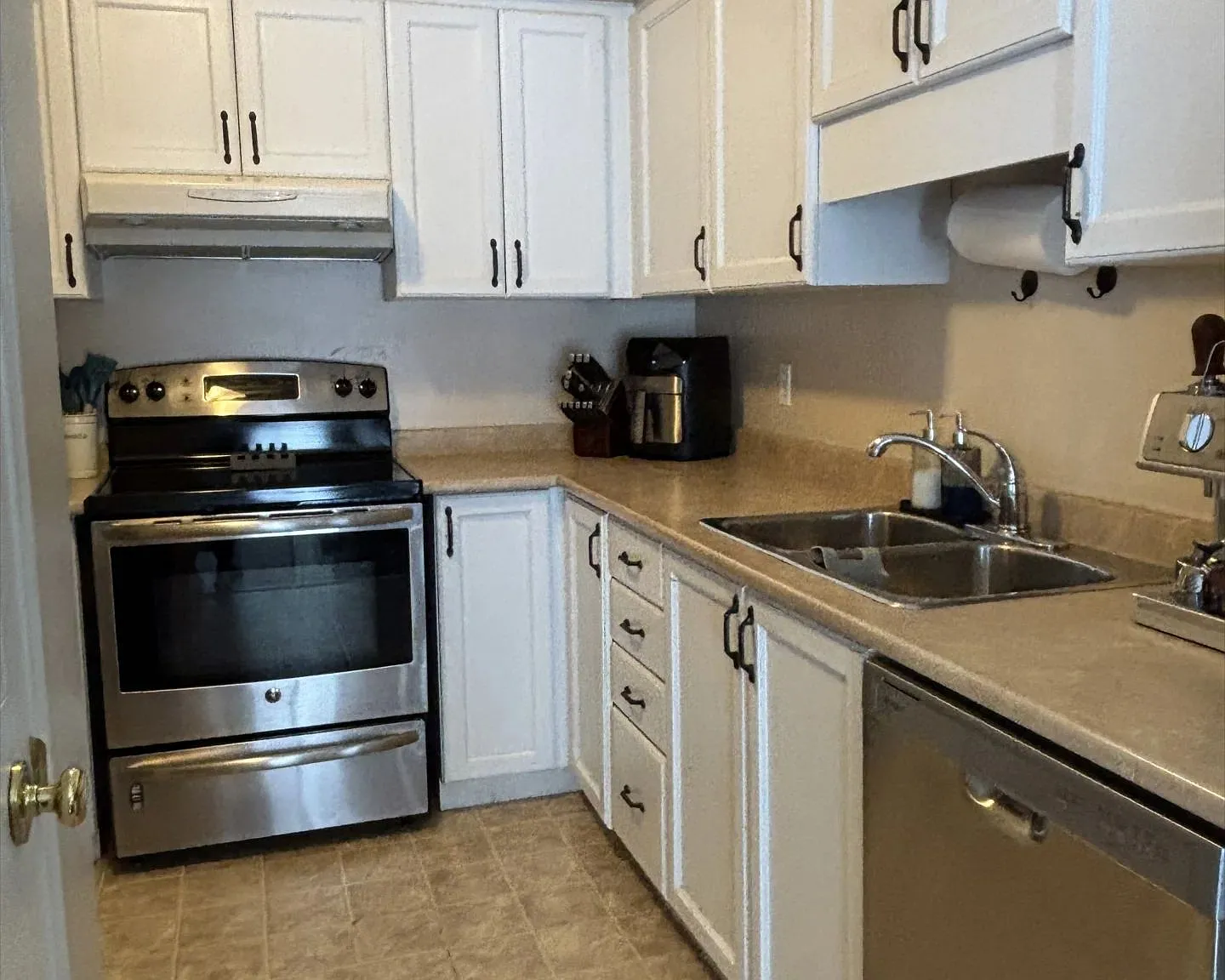 4 bed, $3,000 — Photo 3