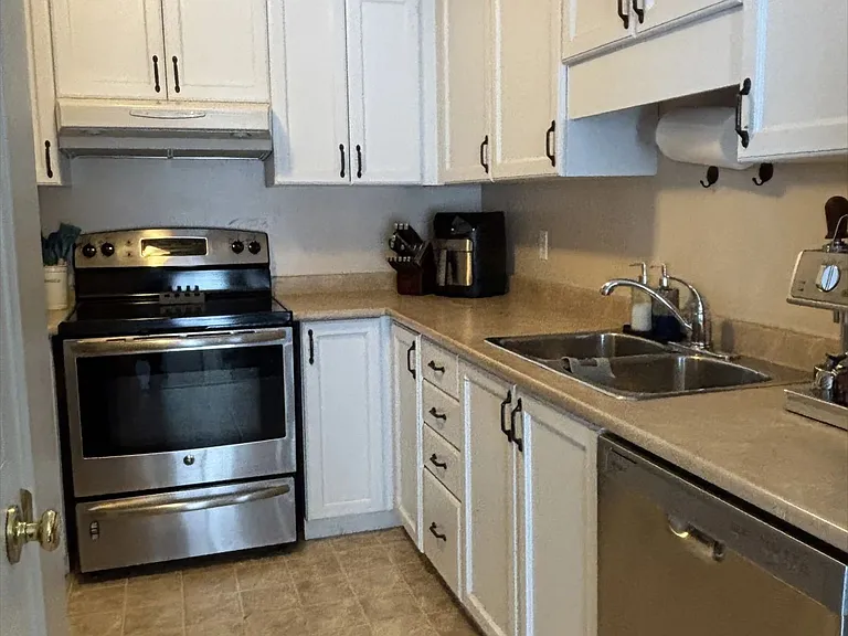 645B Basswood St — Photo 3
