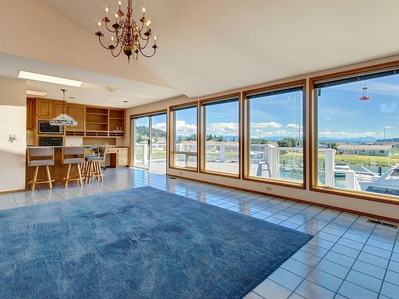 4th image of 2250 Cove Dr