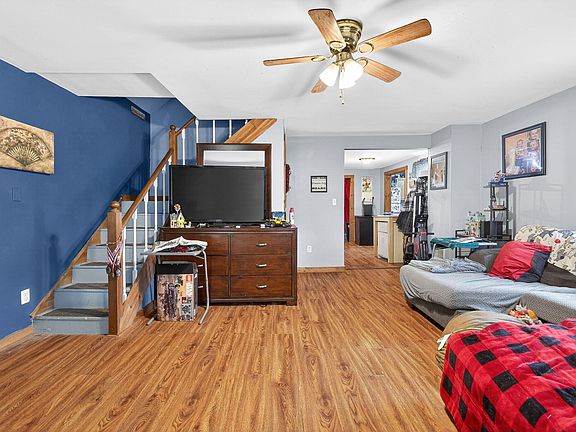 4th image of 328 W Light St