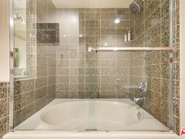 13700 Marina Pointe Dr #415 — Photo 14
