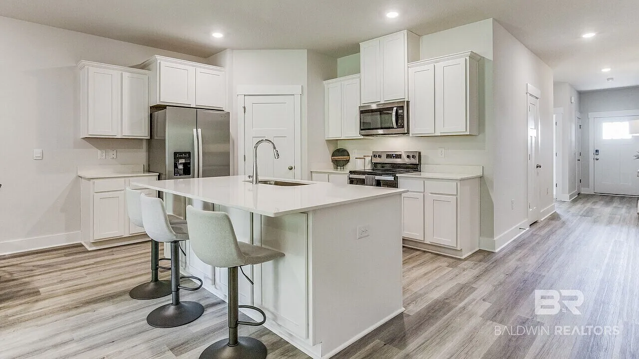 4 bed, 2.0 bath, 1835 sqft, $2,400 — Photo 3