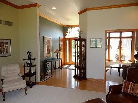 3rd image of 1259 Winchester Ave
