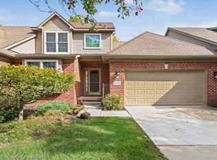 1195 Wind Chime Dr, Waterford, MI 48327