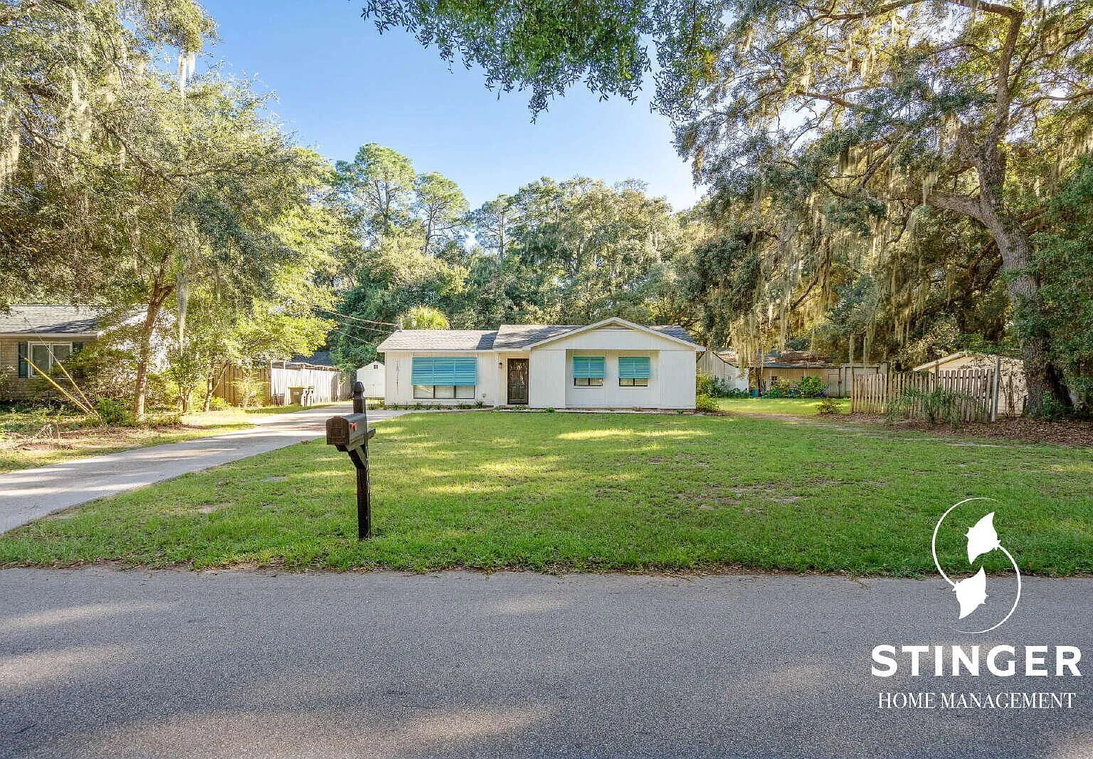 Fully Furnished 3 Bed / 2 Bath Home For Rent in Beaufort! — Photo 1