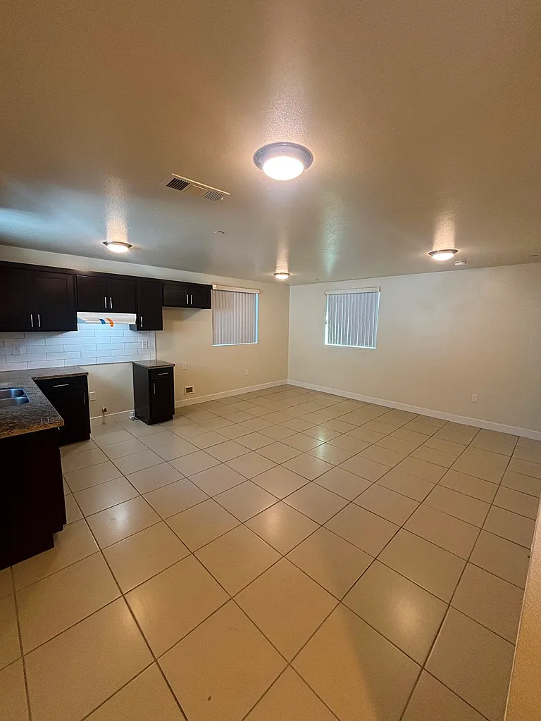 3 bed, 2.5 bath, 1254 sqft, $3,650 — Photo 3