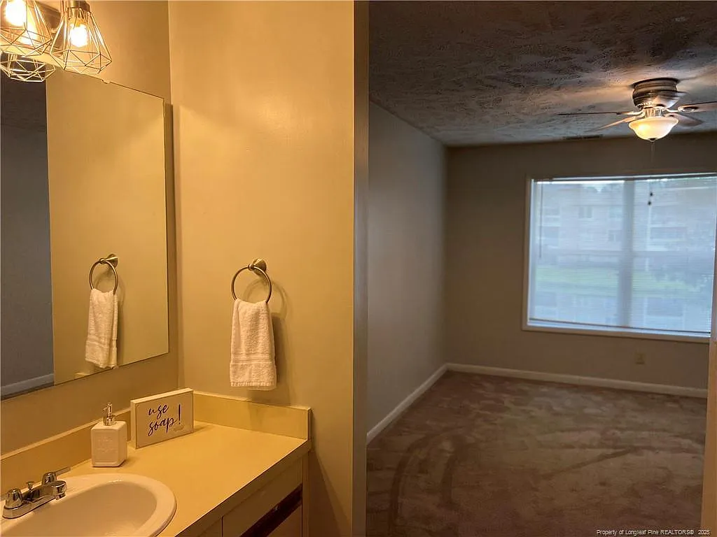 698 Unit 5 Bartons Landing - HS — Photo 1