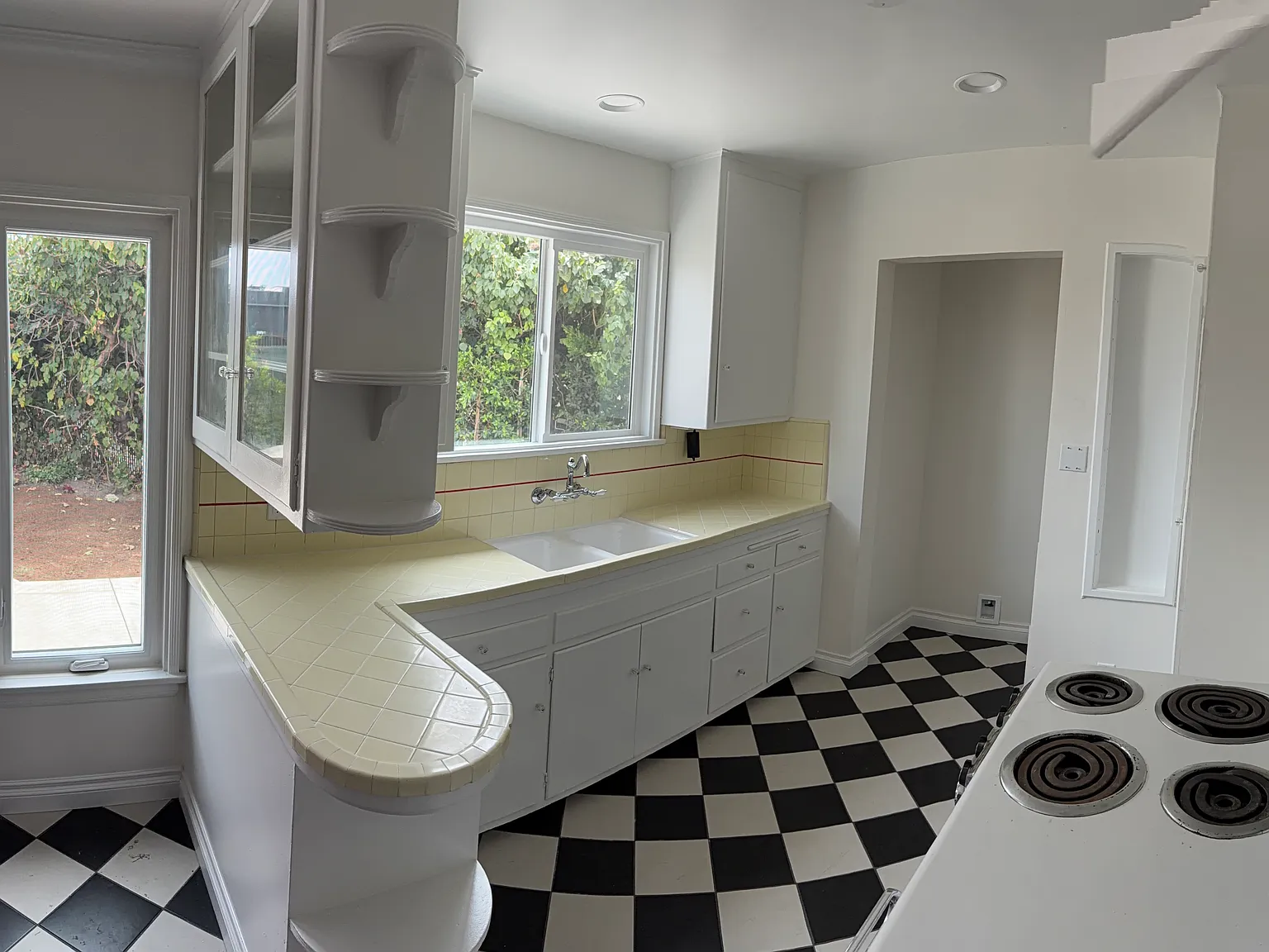 2 bed, 851 sqft, $6,500 — Photo 2