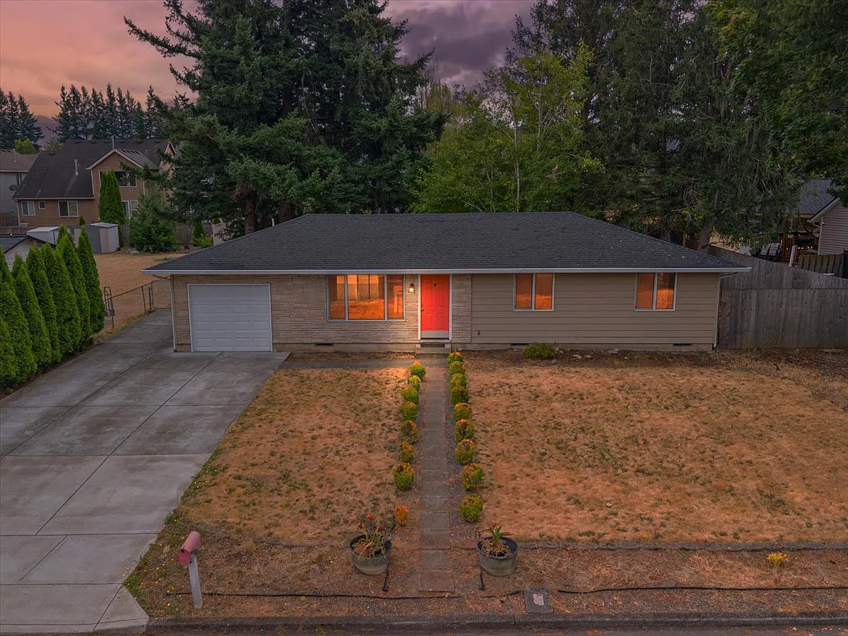 3 bed, 1008 sqft, $2,500 — Photo 1