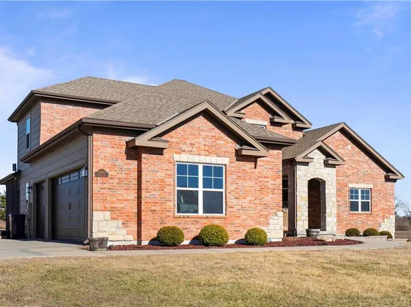 30605 Hideaway Ln, Lees Summit, MO 64086