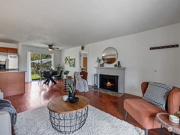 4th image of 4902 66th Avenue W