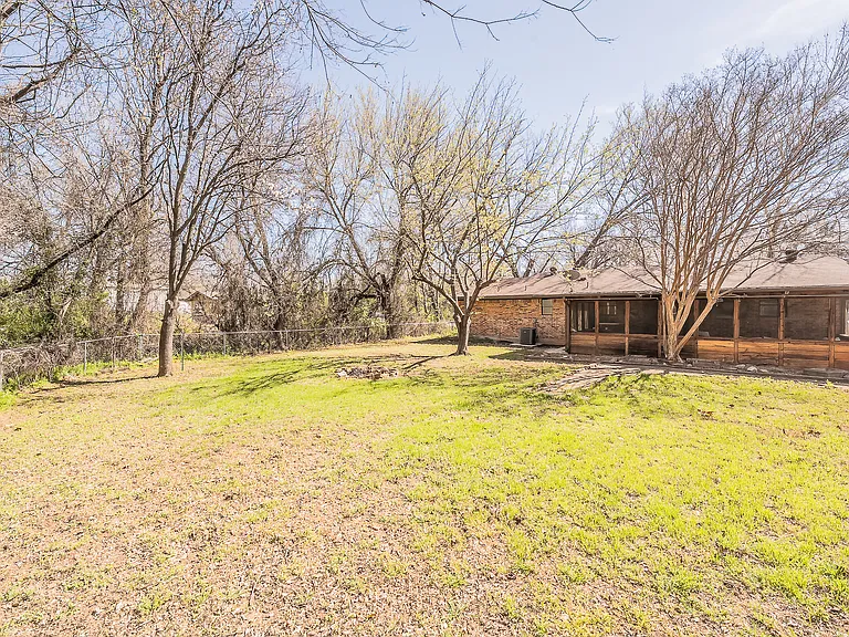 302 W Hale Ave — Photo 32