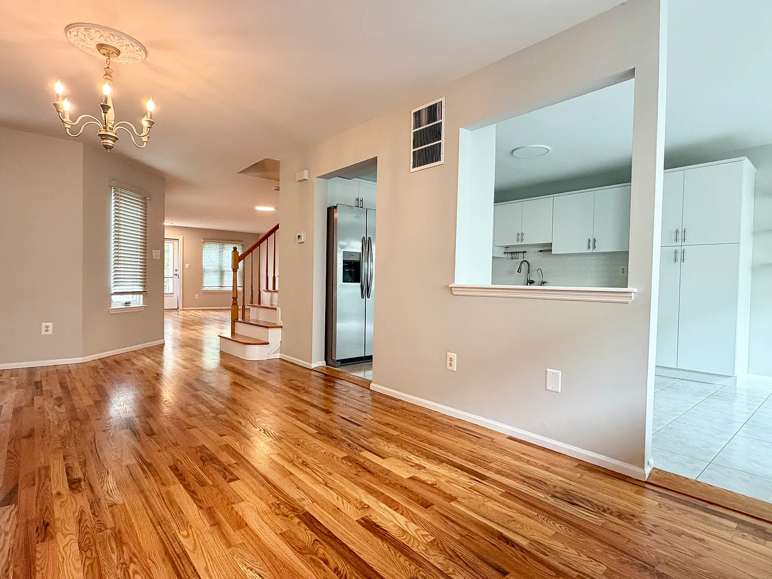 3 bed, 2.5 bath, 2100 sqft, $3,500 — Photo 3