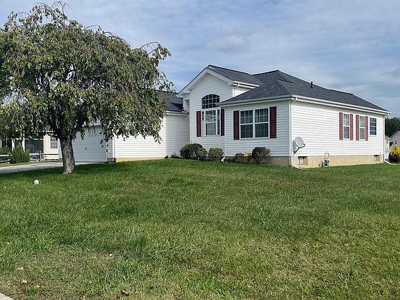 3rd image of 121 Garrisons Lake Blvd
