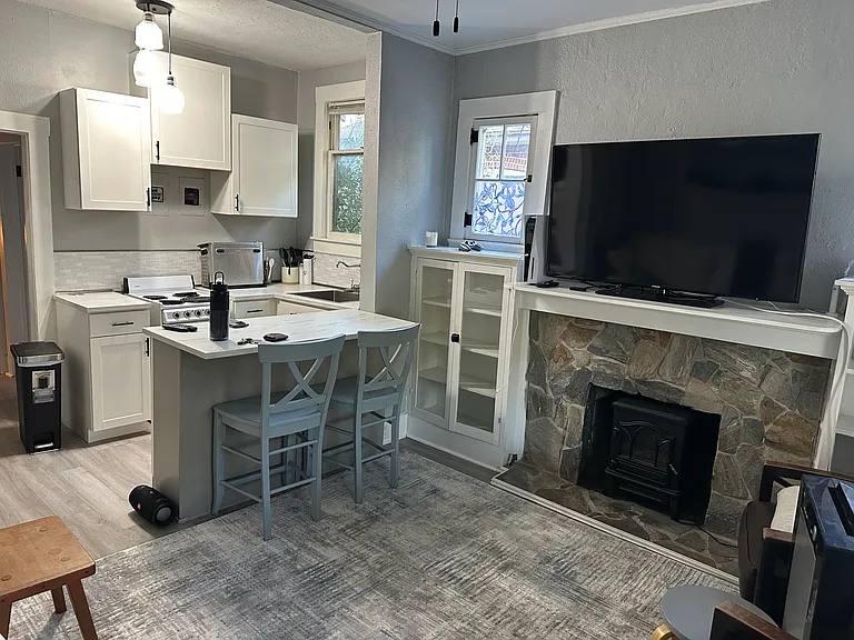 811 Park Lake St #B — Photo 4
