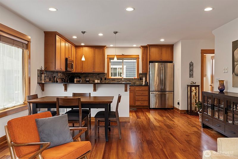 5th image of 4122 A 42nd Avenue SW