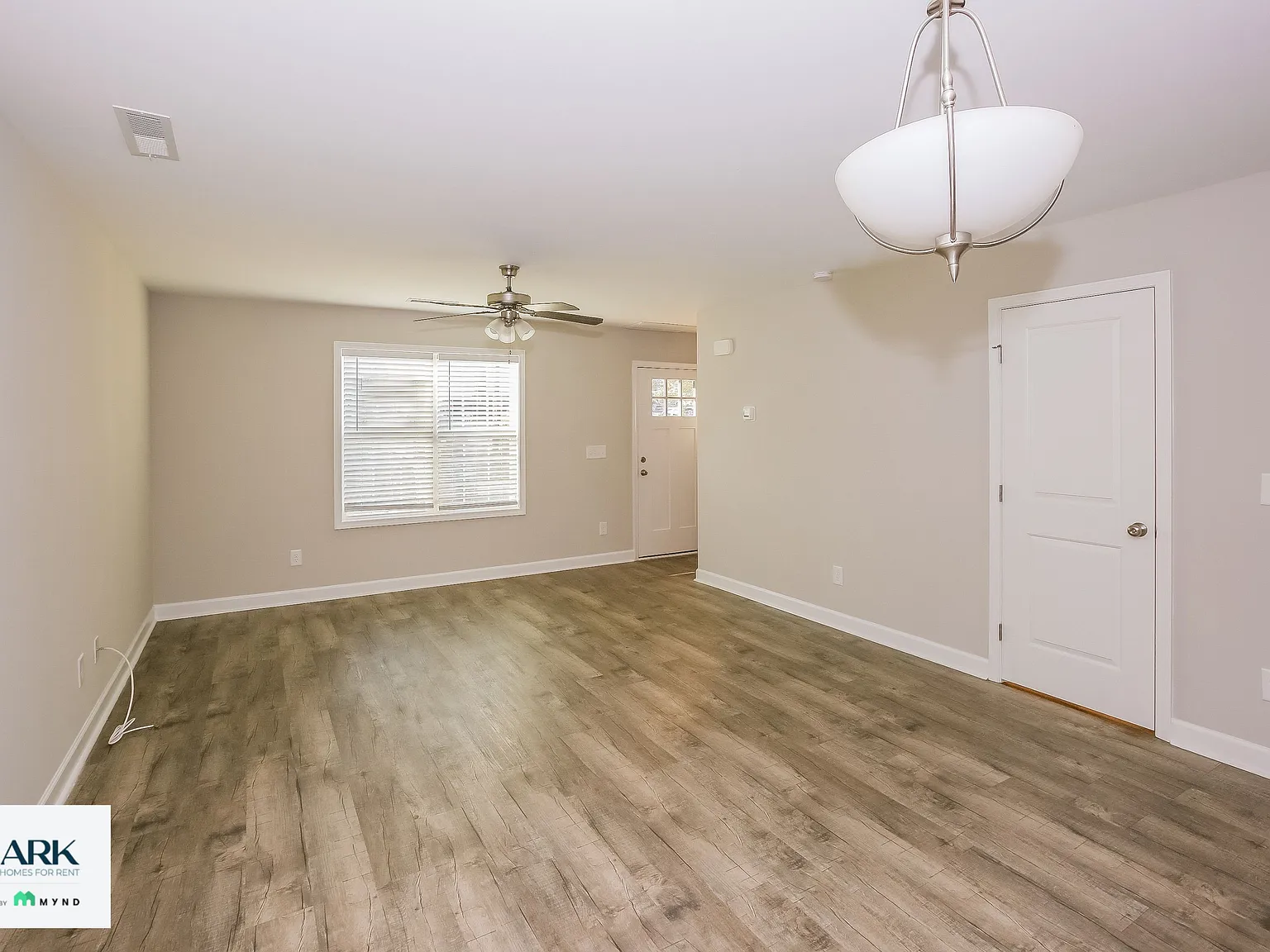 3 bed, 2.5 bath, 1260 sqft, $1,799 — Photo 4
