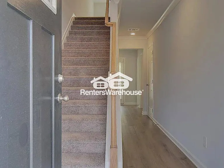 3203 Bateman Dr — Photo 2