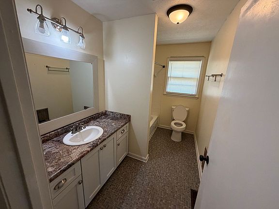 5th image of 109 Anita St