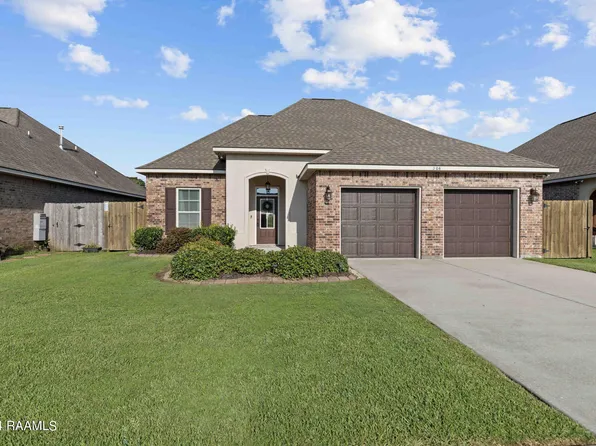306 Cascade Water Ln, Broussard, LA 70518