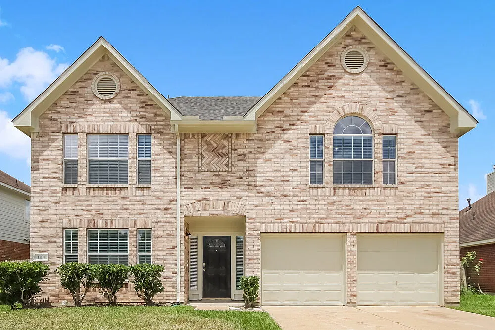 4 bed, 2.5 bath, 2280 sqft, $2,230 — Photo 1