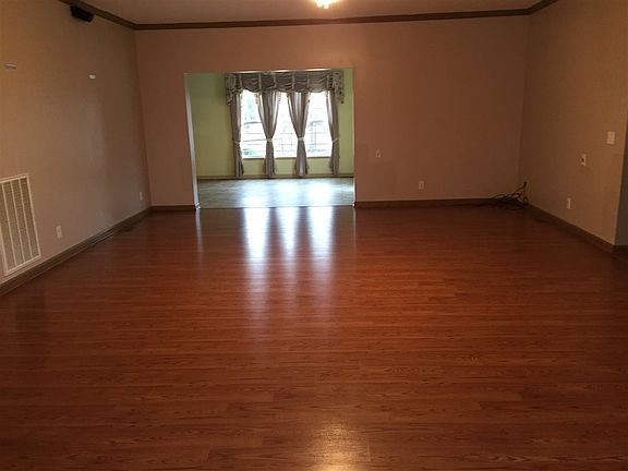 5th image of 1911 Garland Dr