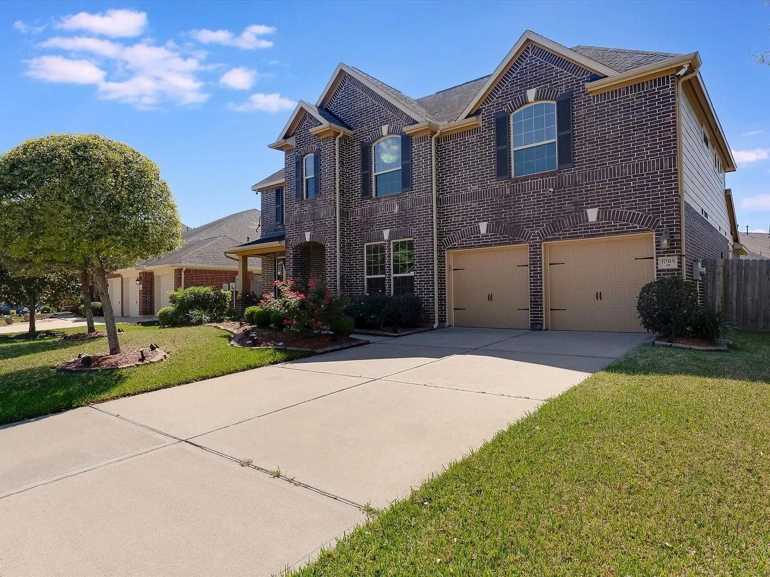 4 bed, 3.5 bath, 3287 sqft, $5,000 — Photo 3
