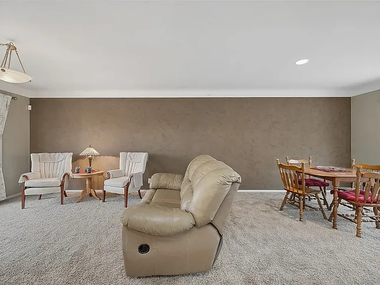 4530 Woodview Dr NE — Photo 4