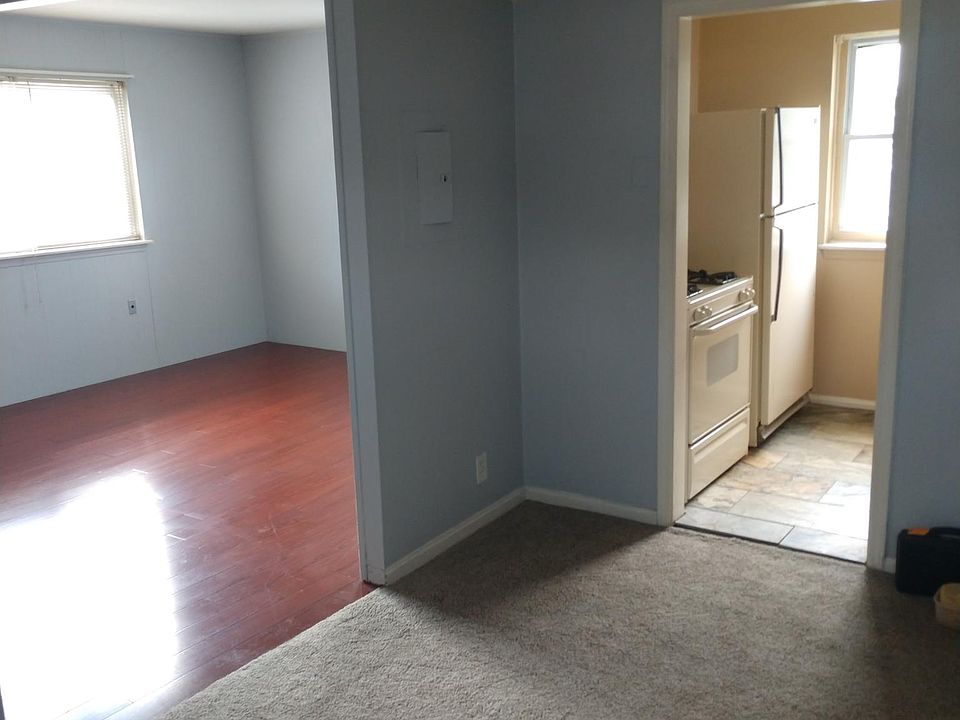1st image of 233A Thompson Ave #233