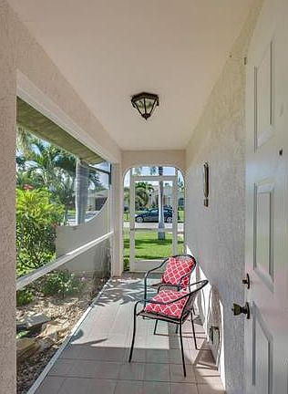 3rd image of 609 SE 24th St