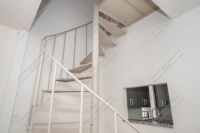 211 W 9th St #5 — Photo 25