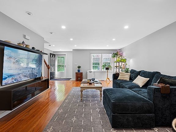 4th image of 10 Eagle Dr #10