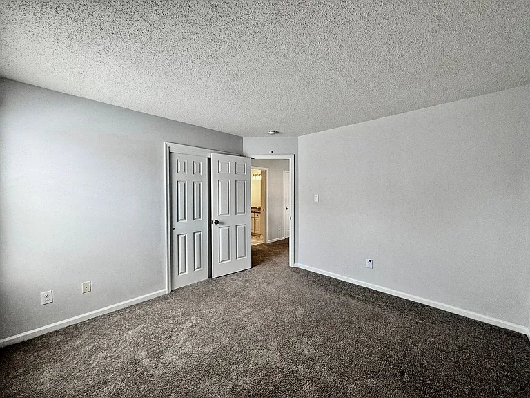 2424 Seven Kings Rd — Photo 46