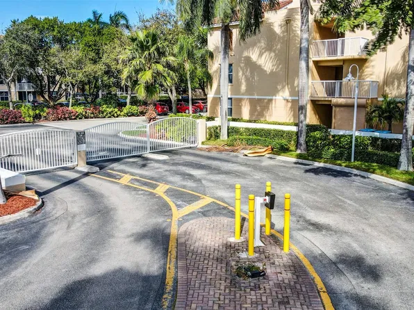 609 E Sheridan Street #104, Dania Beach, FL 33004