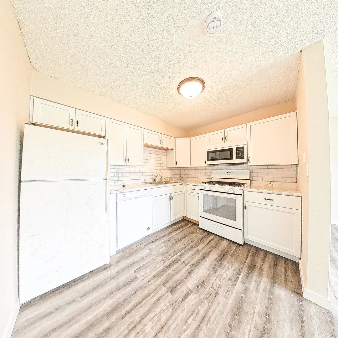 18th St Apartments — Photo 1