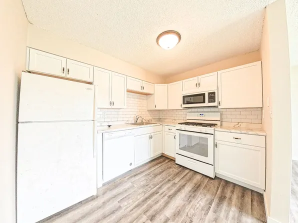 18th St Apartments, 1215 18th St APT 4, Perry, IA 50220