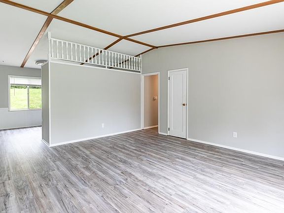 4th image of 3241 N Valleyview Dr