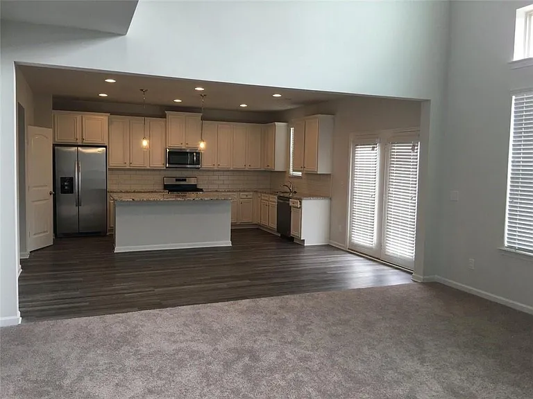 5650 Mirror Lake Dr — Photo 9