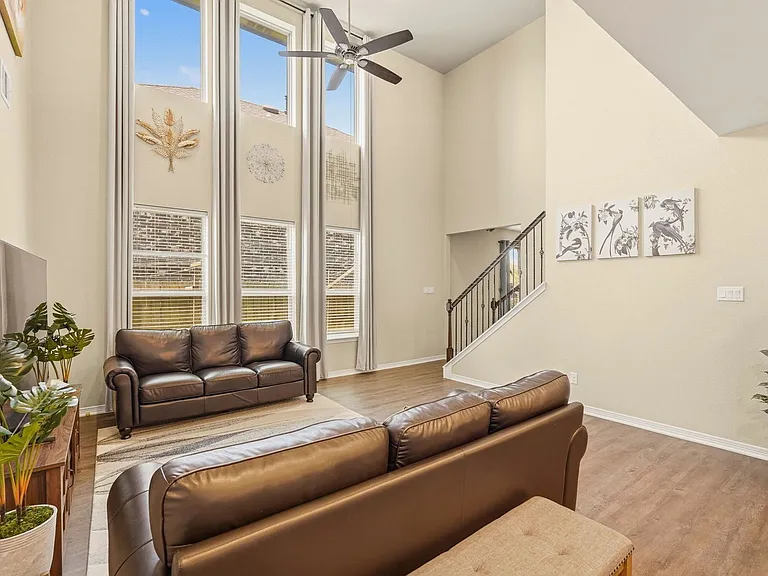 812 Coronado Terrace Ln — Photo 8