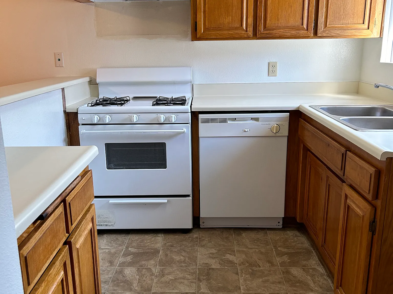 2 bed, 2.5 bath, 1050 sqft, $2,600 — Photo 3