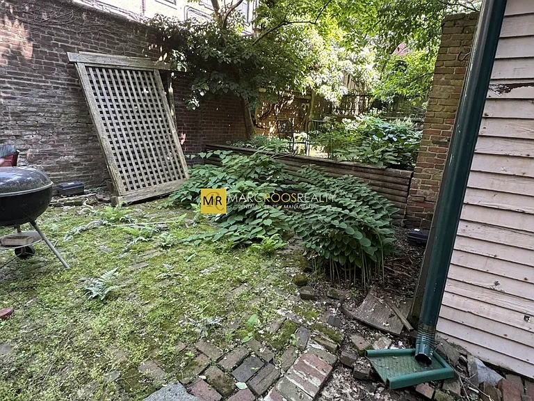 17 Joy St — Photo 1