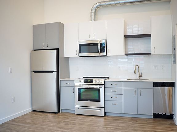5th image of 2320 N Vancouver Ave #102
