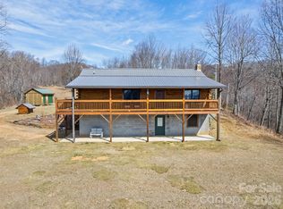 425 Rustic Ridge Dr, Canton, NC 28716