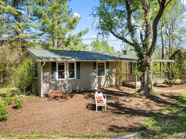 2274 Gingerbread Rd, Christiansburg, VA 24073