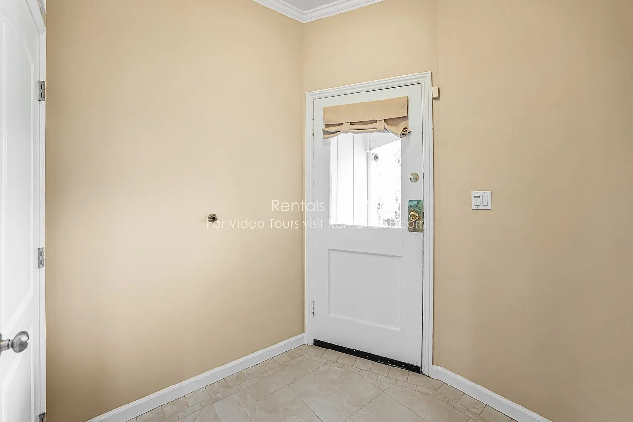 1 bed, 1.0 bath, $3,295 — Photo 2
