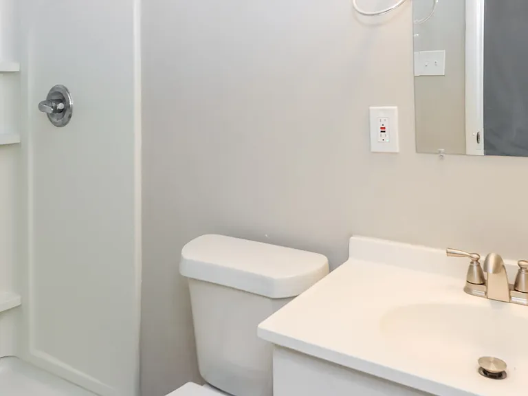 1237652_028_bathroom_13136035.jpg