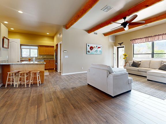 4th image of 463 N Mountain View Rd