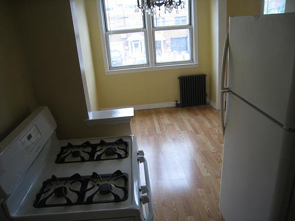 4th image of 2254 47th St #2A