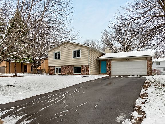 3rd image of 9756 Linden Dr